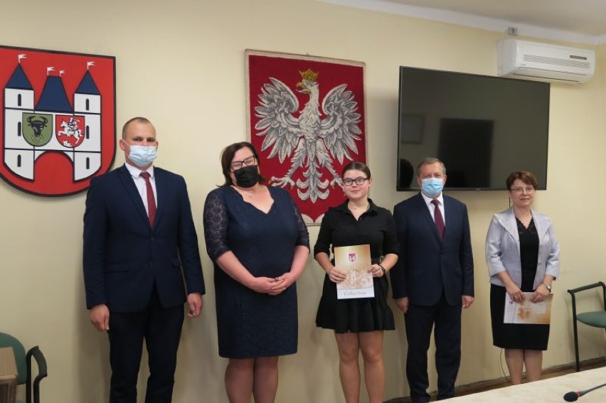 Stypendium wójta gminy Gołuchów otrzymało ponad 30 uczniów
