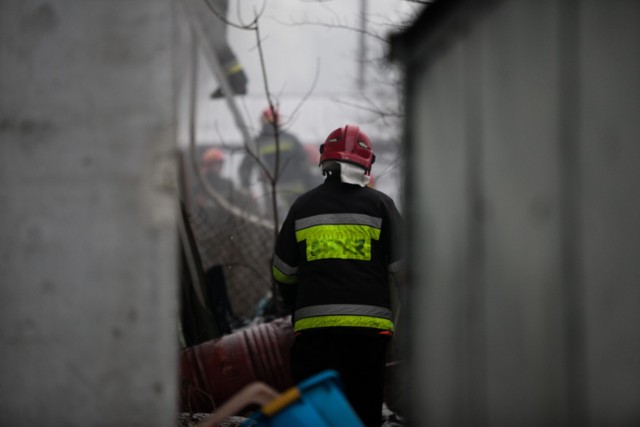 Na miejscu katastrofy pracuje kilkanaście zastępów straży pożarnej.