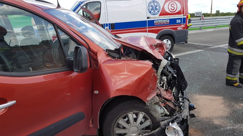 Wypadek na A1 w Łodzi. Trzy osoby ranne