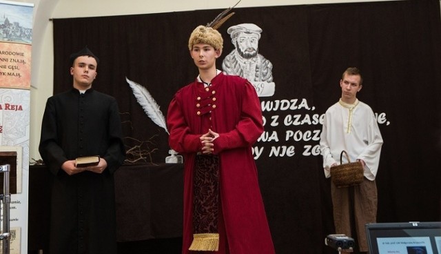 W konferencję poświęconą Mikołajowi Rejowi zaangażowała się także pińczowska młodzież.