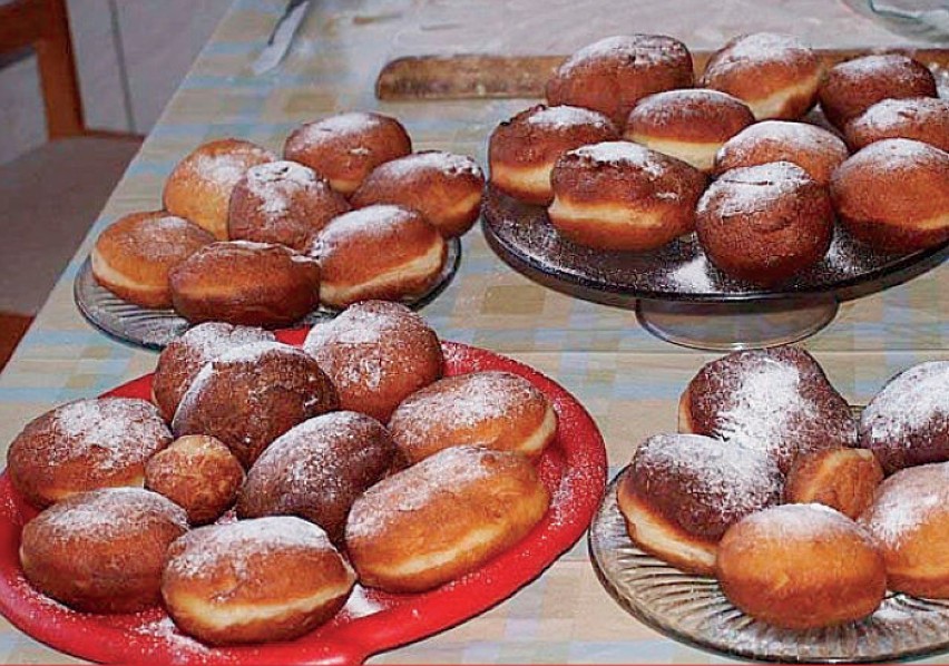 Pączki z Gromadzic
Składniki na 50 pączków: 100g drożdży, 1...