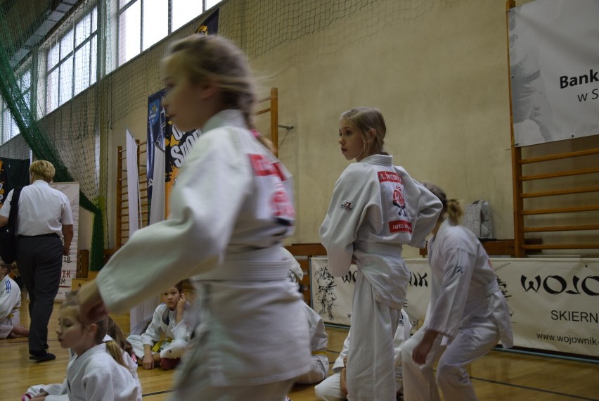 Waleczne dziewczęta i nieustraszeni młodzieńcy - młodzi wojownicy zmierzyli się podczas ogólnopolskiego turnieju judo