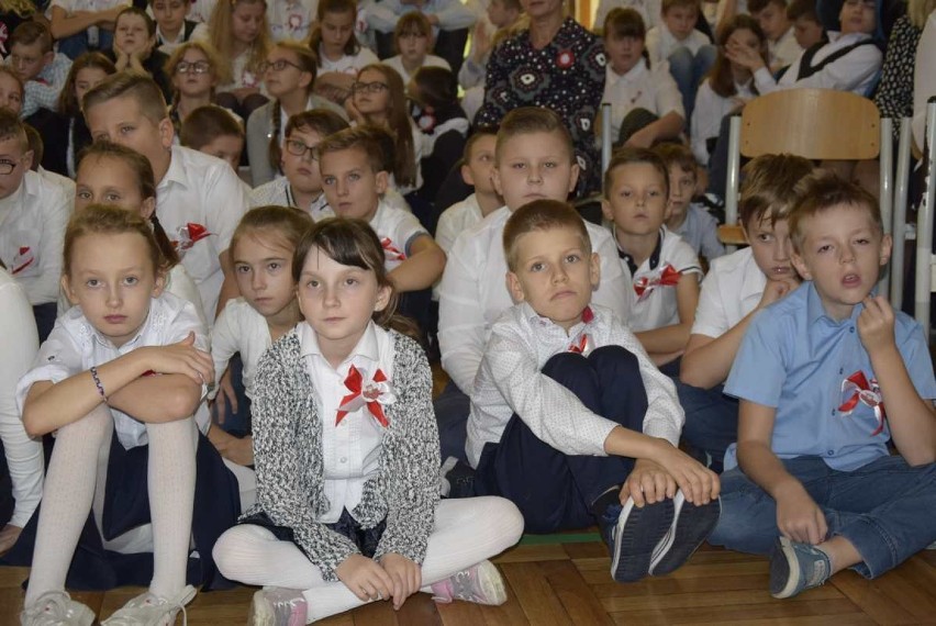 100 lat niepodległości: Szkoła Podstawowa nr 9 w Skierniewicach [ZDJĘCIA+FILM]