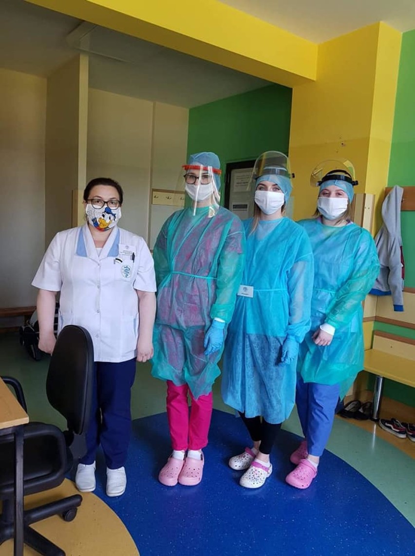 Koronawirus. Studenci PWSZ pomagają pacjentom w tarnowskiej przychodni [ZDJĘCIA]