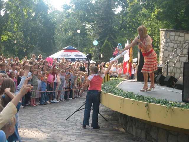 Muszla w parku w środku wakacji postoi pusta