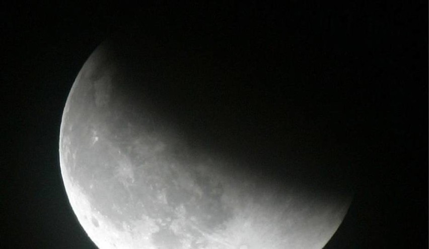 Zaćmienie Księżyca najdłuższe od 100 lat! Kiedy i gdzie obserwować niebo?