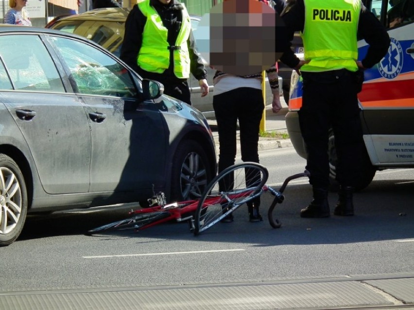 Wypadek na Matejki w Poznaniu: Rowerzystka w szpitalu