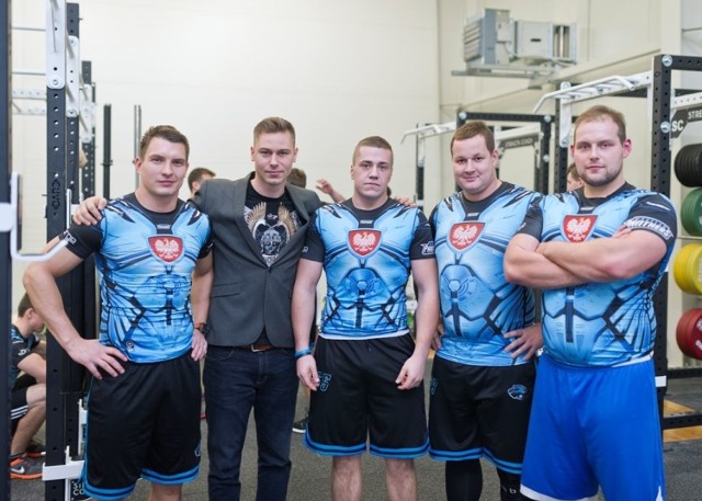 Futboliści Panthers Wrocław będą prezentować się na meczach w nowych, termoaktywnych koszulkach z patriotycznym akcentem