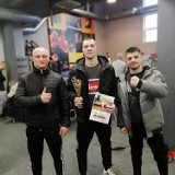 Michał Pilch zwycięski na ringu. Sukces zawodnika klubu Gladiator Boks Głogów