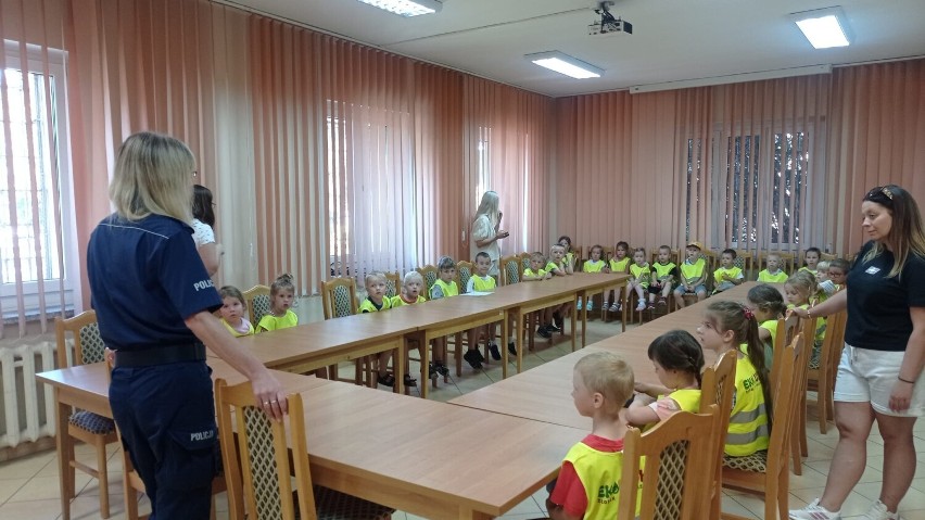 Przedszkolacy z wizytą w Poasiatowej Komendzie Policji w Złotowie