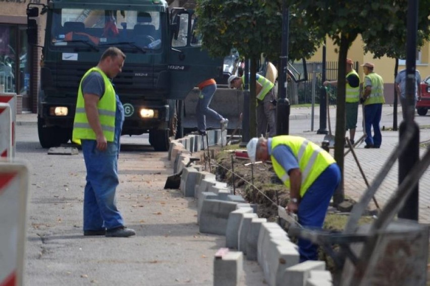 Drogi i parkingi. Prawie 6 milionów złotych dla samorządów z powiatu nowodworskiego. Na co włodarze przeznaczą otrzymane dofinansowania?