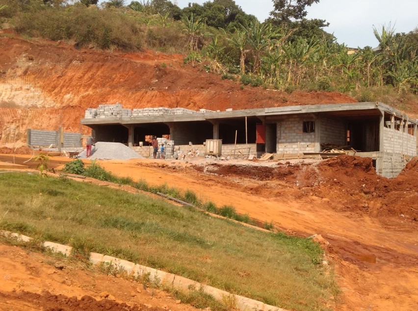 W Kamerunie trwa budowa drugiego budynku centrum dziecka....