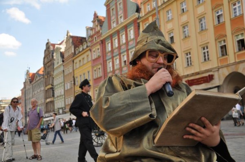13 chórów z Wrocławia zaśpiewało w Rynku tradycyjne ...