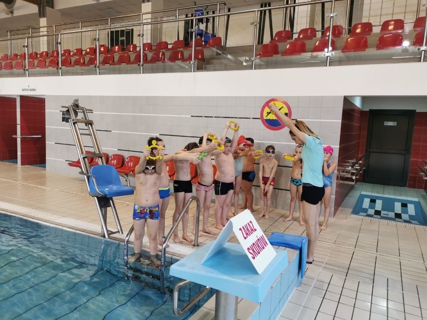 Dzieci z gminy Kotla uczyły się pływania na basenie