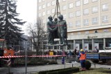 Demontaż pomnika Braterstwa Broni w Legnicy, to już sześć lat minęło, zdjęcia
