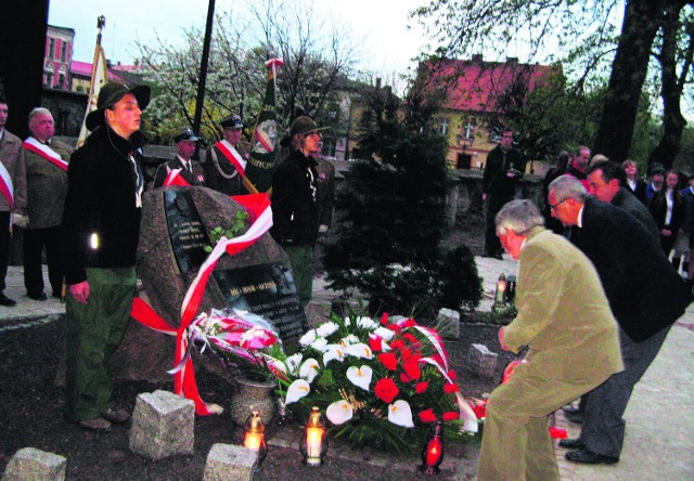 Obelisk jest miejscem corocznych patriotycznych uroczystości