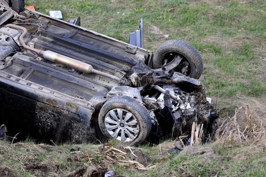 Wypadek na DK 1 na wysokości Woli Krzysztoporskiej: suzuki...