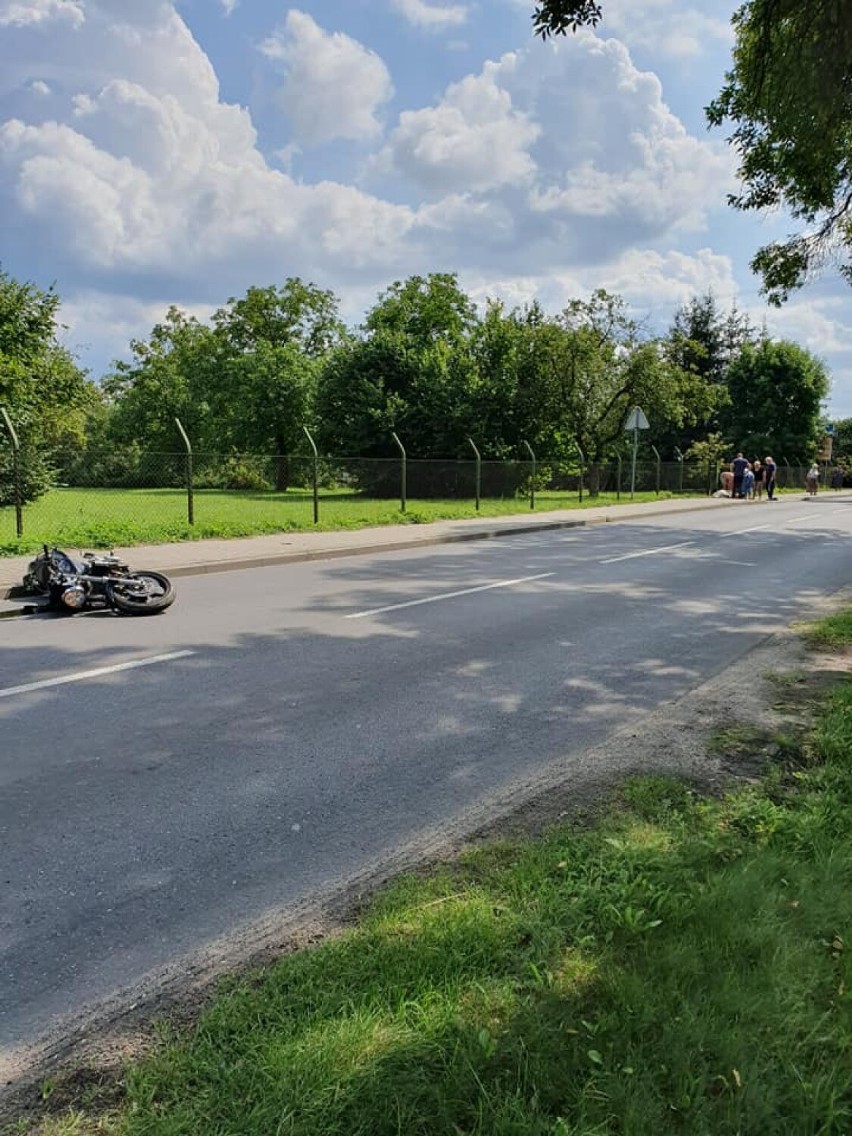 Wypadek motocyklisty w Ręcznie. Rannego do szpitala...