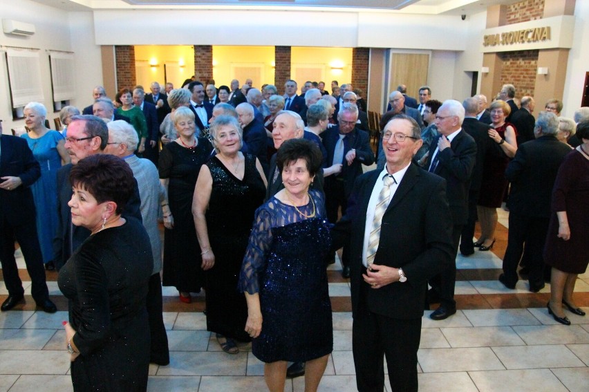 Krotoszyńscy seniorzy jako pierwsi tanecznym krokiem przywitali Nowy Rok [ZDJĘCIA]                  