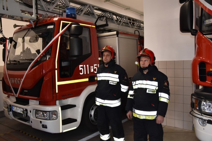 Oficjalnie przekazano nowe wozy strażackie