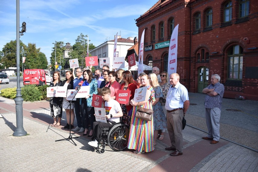 Malbork. Posłowie Nowej Lewicy zorganizowali szybki piknik na pl. Wiesława Jedlińskiego