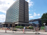 Trwa rozbiórka dawnego hotelu Silesia w Katowicach ZDJĘCIA Wnętrza już oczyszczono z wyposażenia