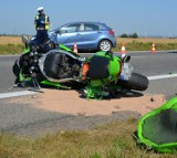 Wypadek w Celbowie. Na drodze 216 KIĄ wjechał pod motocyklistę. Kierowca Ninjy w szpitalu. Nadmorska Kronika Policyjna | ZDJĘCIA