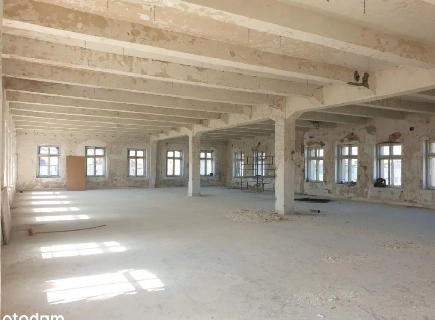 Budynek po dawnej fabryce fortepianów w Legnicy jest na sprzedaż. Czy powstaną tu mieszkania?