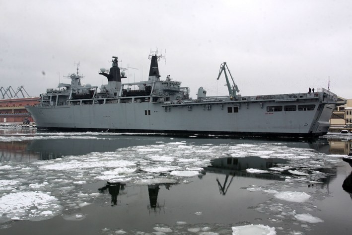 Gdynia: HMS Bulwark w gdyńskim porcie. W sobotę 18 i 19 lutego możliwe zwiedzanie