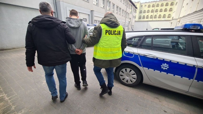 Gdańscy policjanci zatrzymali kilkunastu pseudokibiców. Mają związek z dewastacją stadionu Arki Gdynia