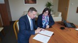Umowa podpisana! Na konta szamotulskiego szpitala wpłynie ponad 14 mln zł!