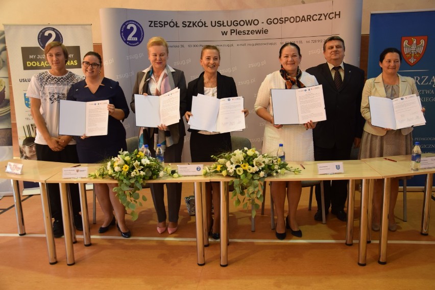 Zespół Szkół Usługowo - Gospodarczych w Pleszewie podpisał umowę o współpracę z kaliskim oddziałem międzynarodowego koncernu Nestle