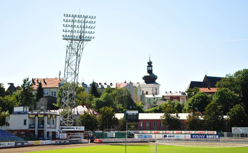 Modernizacja stadionu przy ul. Legionów w Krośnie. Prezydent chce zainwestować kolejne miliony złotych. Czy radni się zgodzą?