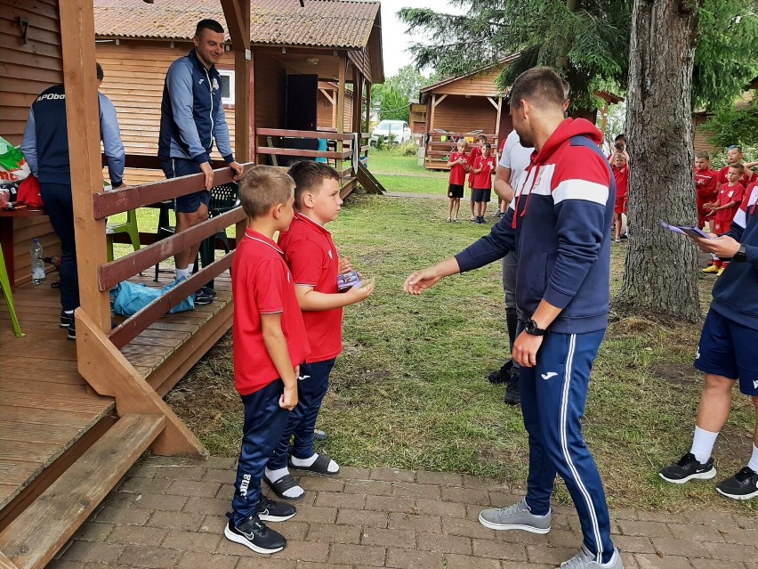 Zawodnicy Akademii Piłkarskiej Oborniki wrócili z obozu sportowego w Trzęsaczu 