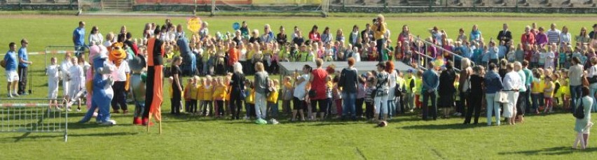 800 przedszkolaków na stadionie