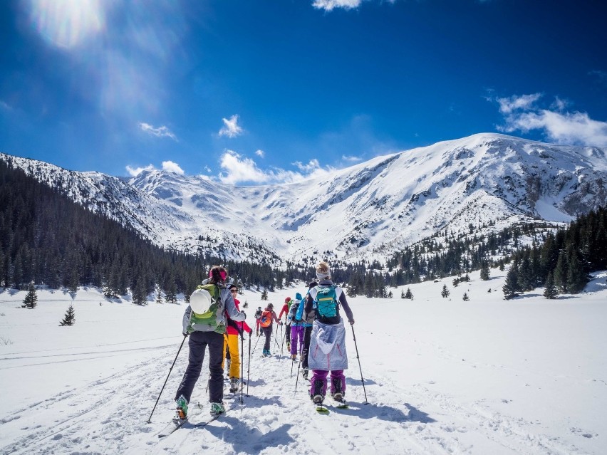 Tatry. Ruszaj w góry na skitoury. Łatwe i przyjemne trasy do wędrowania na nartach po górach