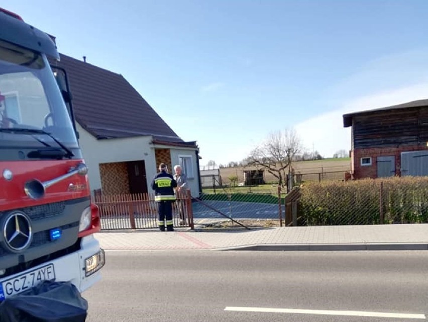 Strażacy Ochotniczej Straży Pożarnej z Debrzna rozwozili maseczki ochronne