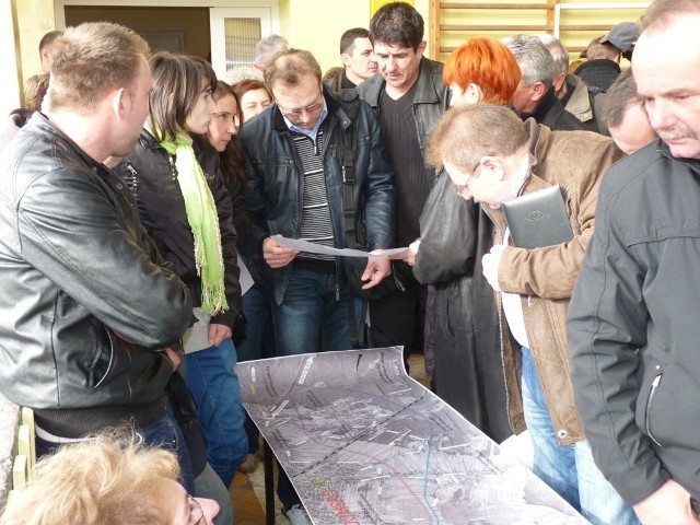 Ponad 100 osób przyszło na spotkanie, by poznać przebieg obwodnicy miasta od Brzeźnickiej do Krakowskiej. Wielu wyszło rozczarowanych