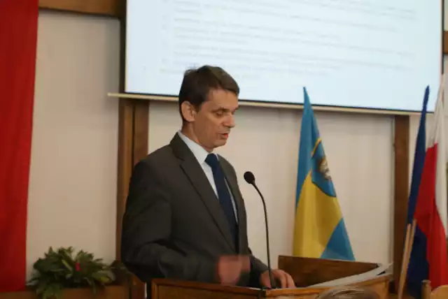 Burmistrz, Włodzimierz Kaczmarek przekonuje, iż sprawa pomocy finansowej powiatowi szamotulskiego wkrótce powinna zostać rozwiązana