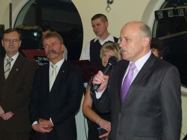 Mirosław Kret (z mikrofonem) z dniem 1 lipca zostanie dyrektorem ZSP nr 3 w Łowiczu