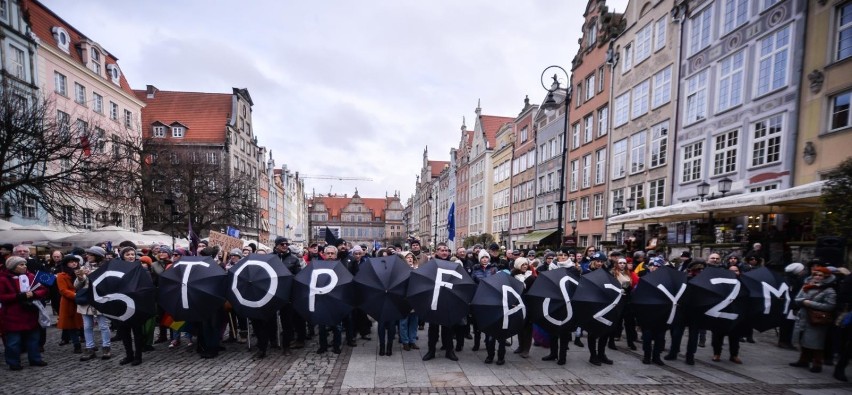 Faszyzm stop! - pod takim hasłem manifestował pomorski Komitet Obrony Demokracji [ZDJĘCIA]