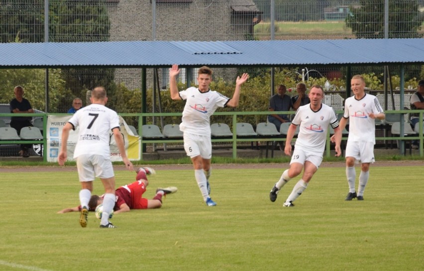 Bramki: 1-0 Ł. Damrat - 70., 2-0 Strzelecki - 72.
Ruch:...