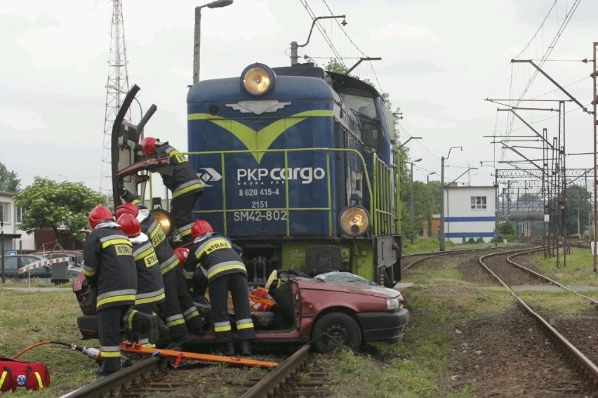Wypadek na przejeździe kolejowym na Muchoborze (ĆWICZENIA, ZDJĘCIA)