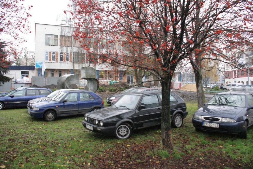 Przed kaliskim NOT-em powstał nowy "parking"