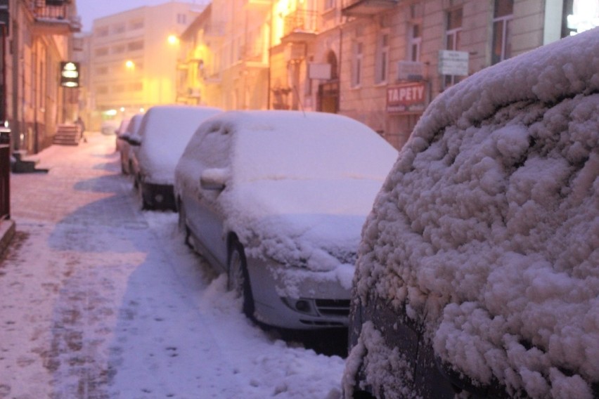 Zima w woj. lubelskim. Śnieg zalega na ulicach i chodnikach (ZDJĘCIA)