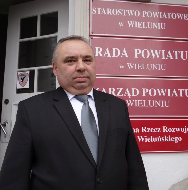 Jacek Kurowski pracował w wieluńskiej ARiMR od 2002 r. W tej kadencji po raz pierwszy został radnym (z listy PSL)