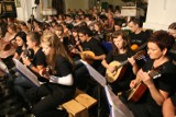 Niedzielny koncert na 100 mandolin