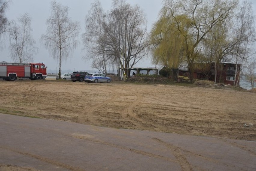 SKORZĘCIN: Akcja ratunkowa nurka wyciągniętego z jeziora Niedzięgiel. Poszkodowany to mieszkaniec powiatu gnieźnieńskiego [FOTO]