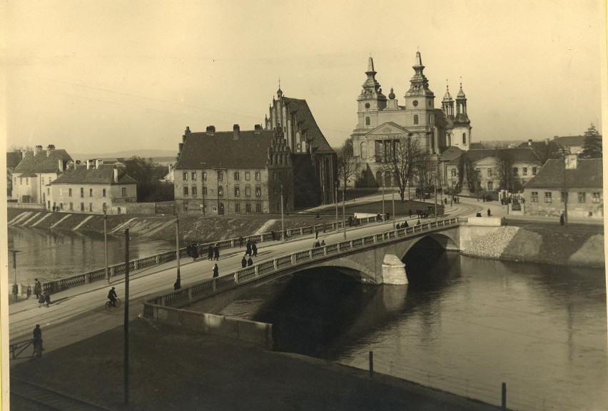 To po  tej powodzi w 1927 roku postawiono Most Chrobrego i...