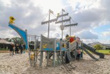 W Namysłowie powstał nowy plac zabaw zbudowany na wzór statku pirackiego. Dzieci są zachwycone! [ZDJĘCIA]